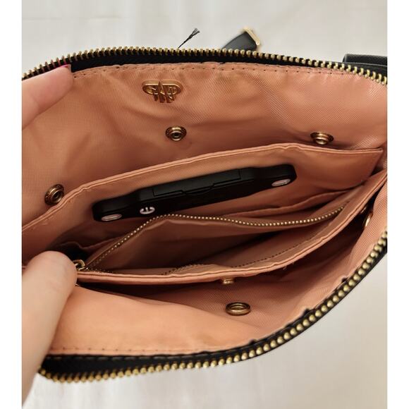 Black Litt Crossbody by Purse N Faux Leather Crossbody Bag - Picture 5 of 5